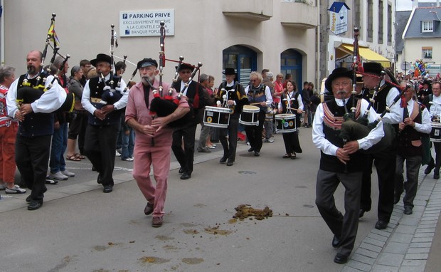 Les défilés Bretons lors de la Fête des Pommiers à Fouesnant